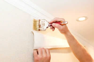 Pose de papier peint au Grippon — revêtements muraux et toiles de verre